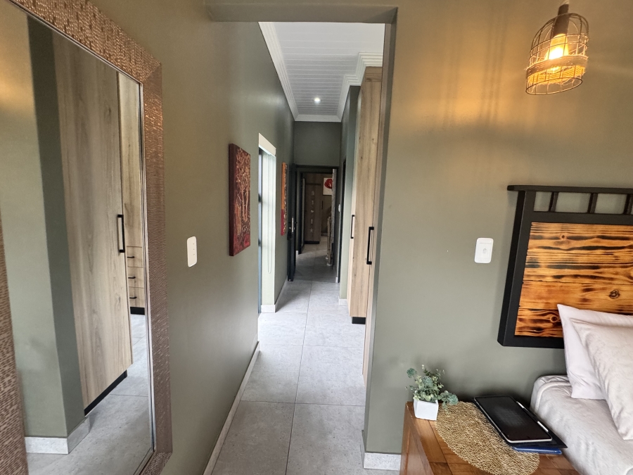 4 Bedroom Property for Sale in Outeniquasbosch Western Cape